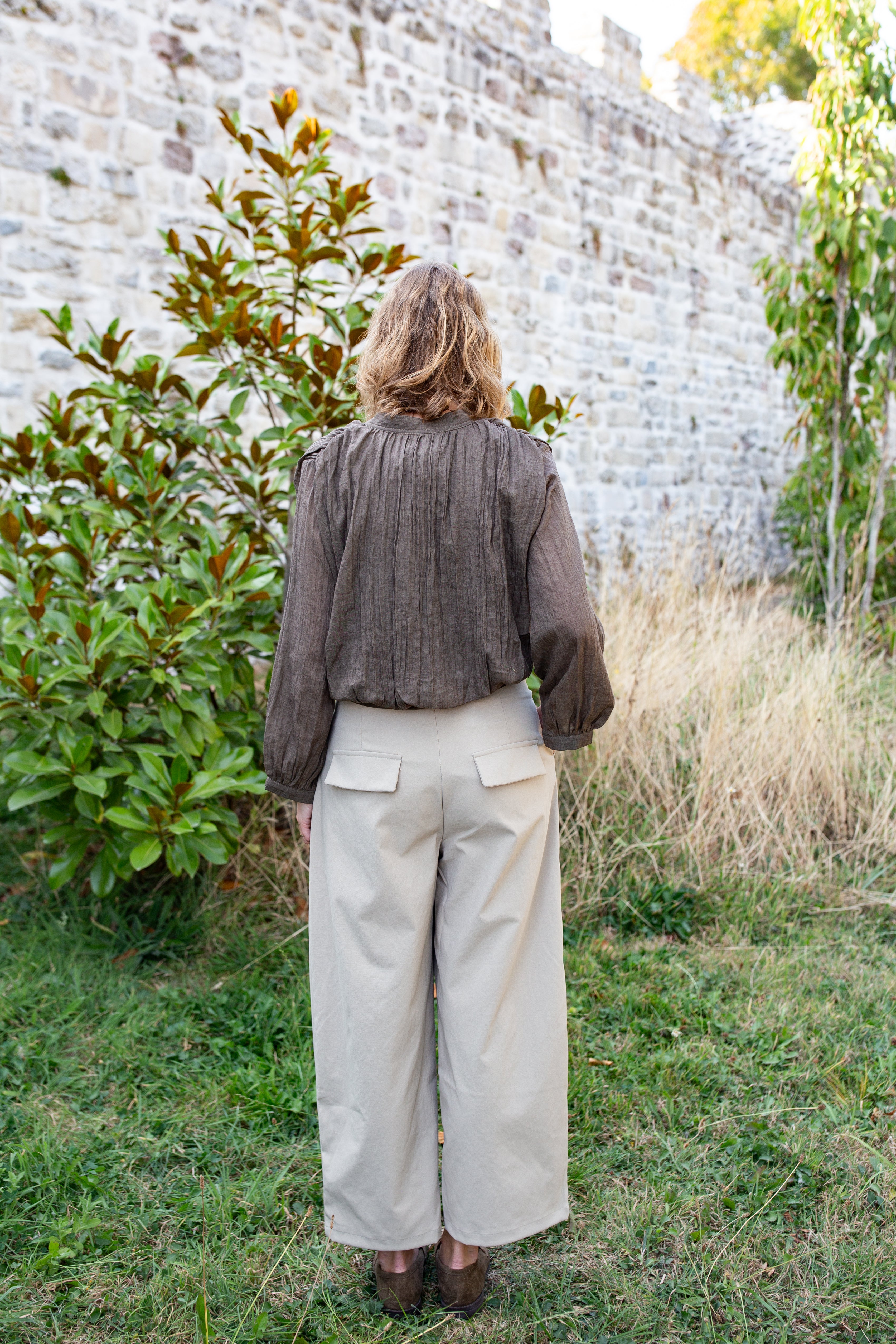 LOUISE KAKI _ Blouse courte